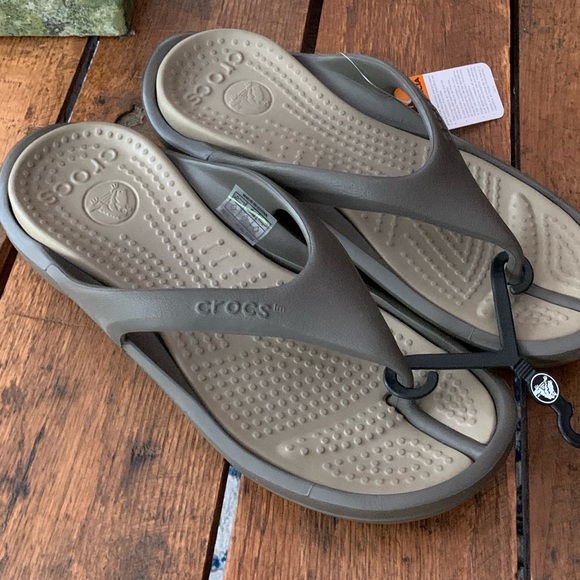 crocs flip flops size 8